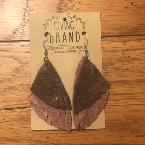 🌸Giving Brand Brown Native Earrings - Picture 3 of 7